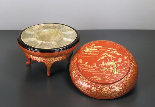 Tu'unda-bon Tray with Design of Figures and Landscape in Haku-e and 43 Items (Ryukyuan Lacquerware)